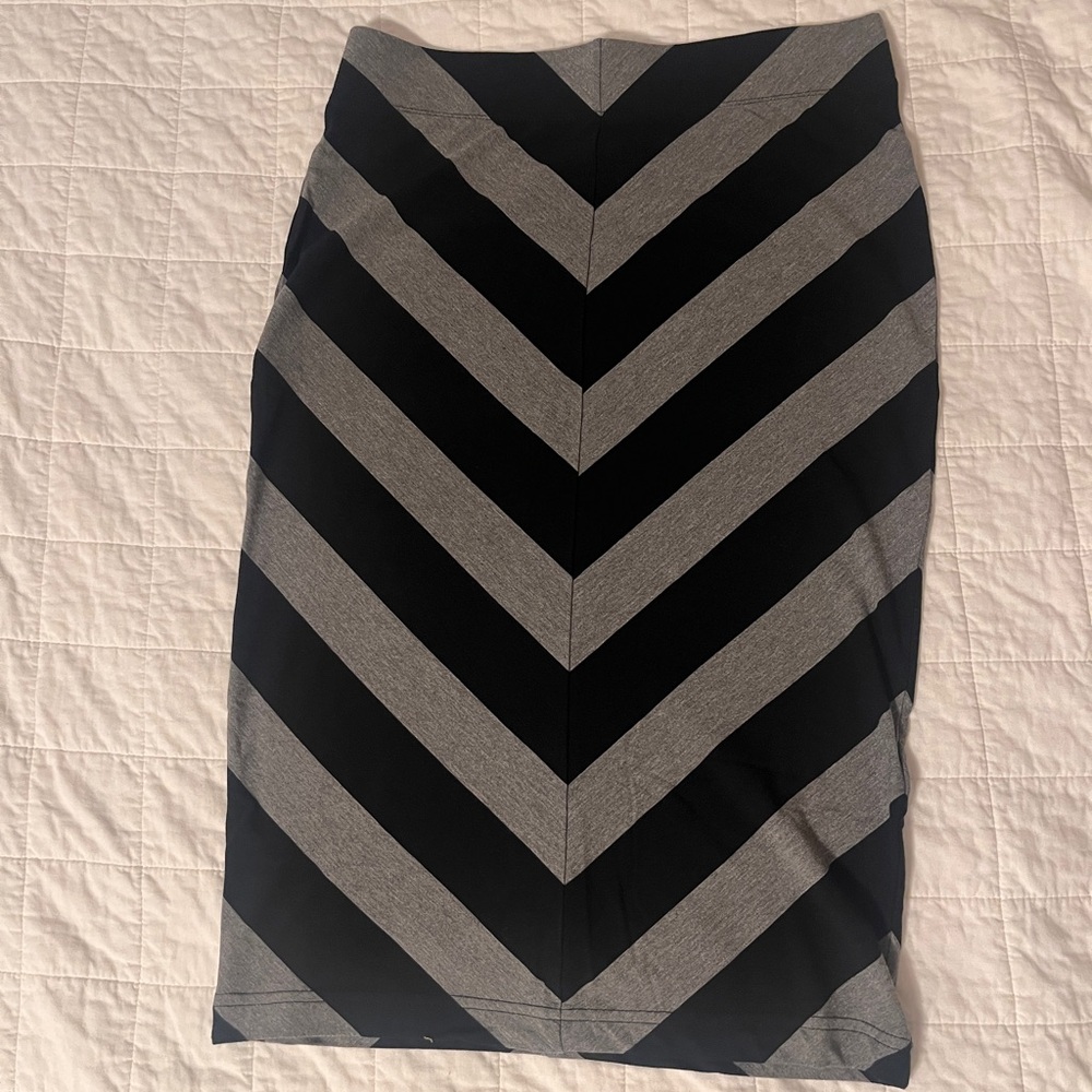 Stylish Black and Gray Chevron Skirt